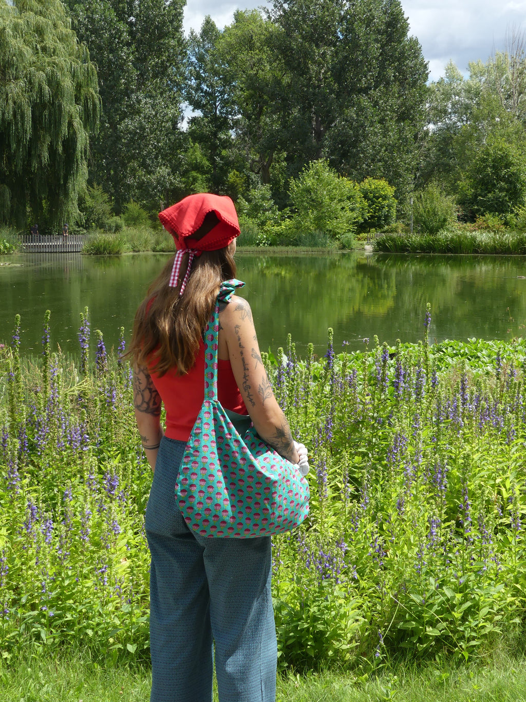 Le sac Ginette turquoise - tote bag fleurs rouges Melanink