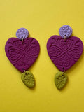 Boucles d'oreilles Lonie - cœur fuchsia baroque, clou violet et goutte vert olive