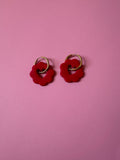 Boucles d'oreilles Lila - fleur bordeaux sur anneau doré