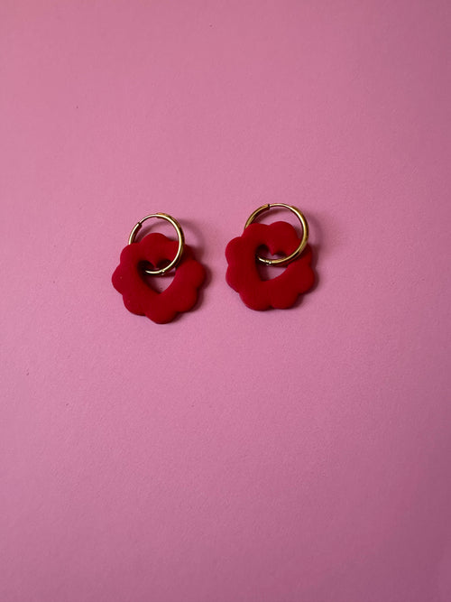 Boucles d'oreilles Lila - fleur bordeaux sur anneau doré